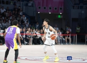 开云官方app入口-篮球联赛新赛季开局大比分，强队夺冠机会大的简单介绍