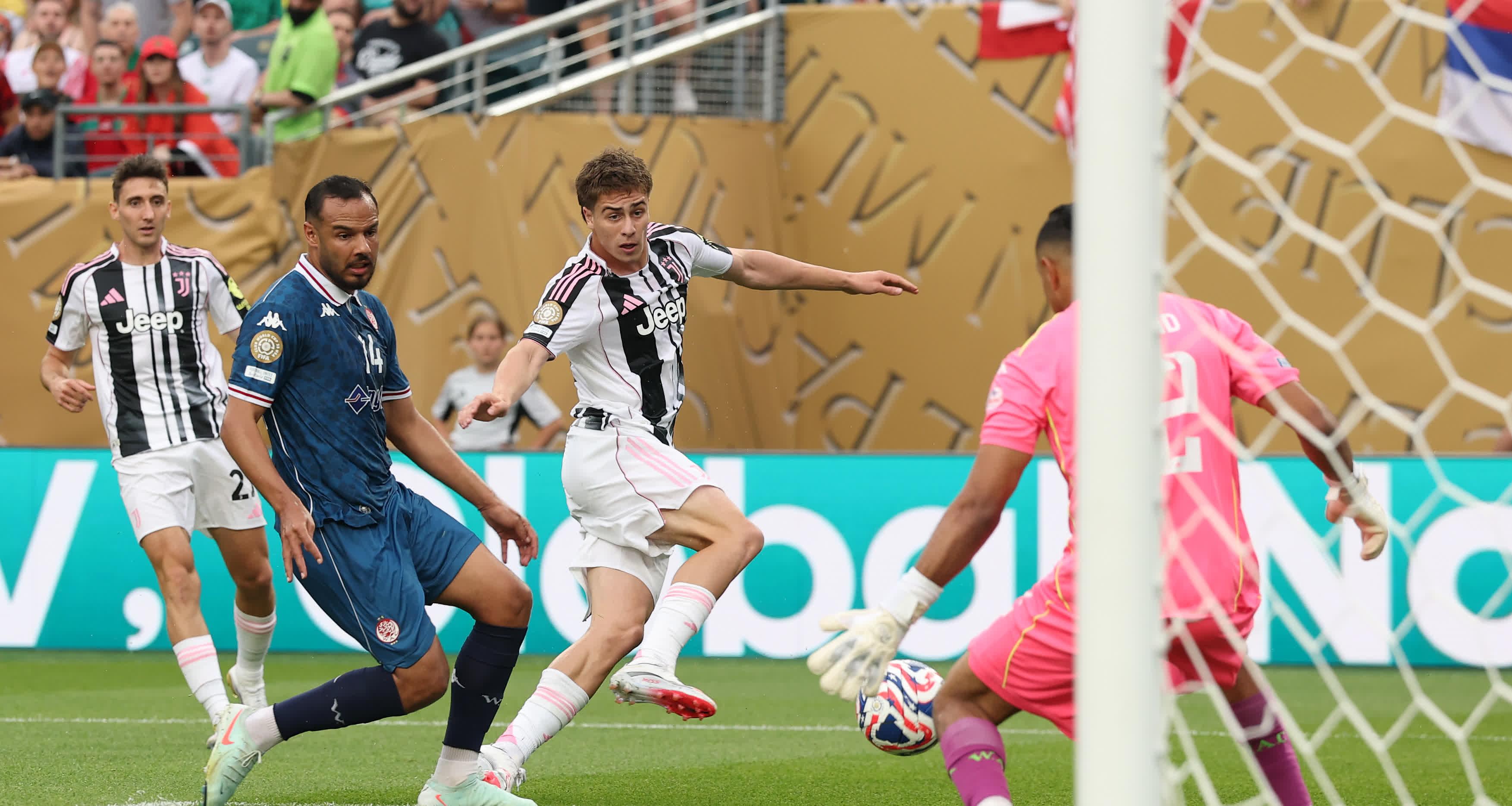 关于加拿大轻取尤文，厄德高三分雨点燃全场的信息