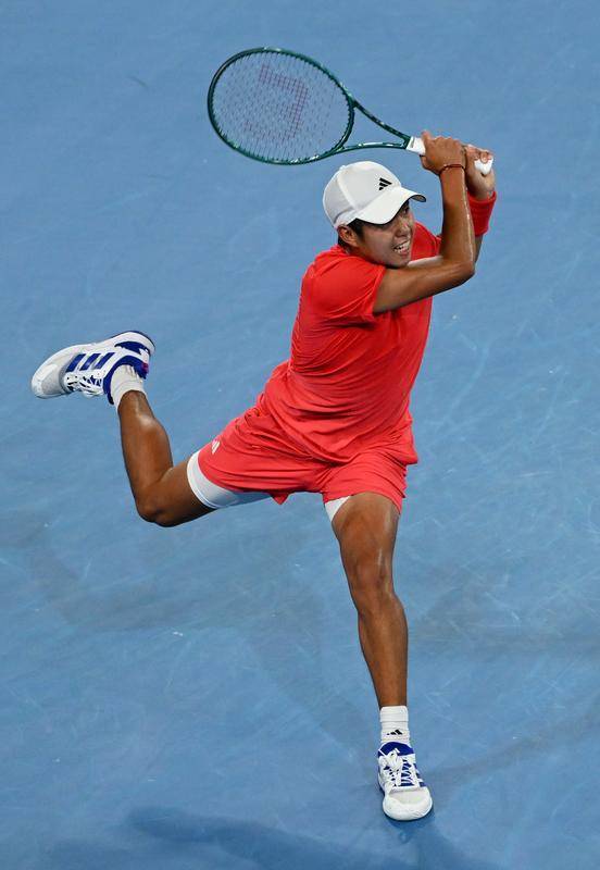 包含美国网球队轻取世界网球队，梅德韦杰夫送出助攻的词条