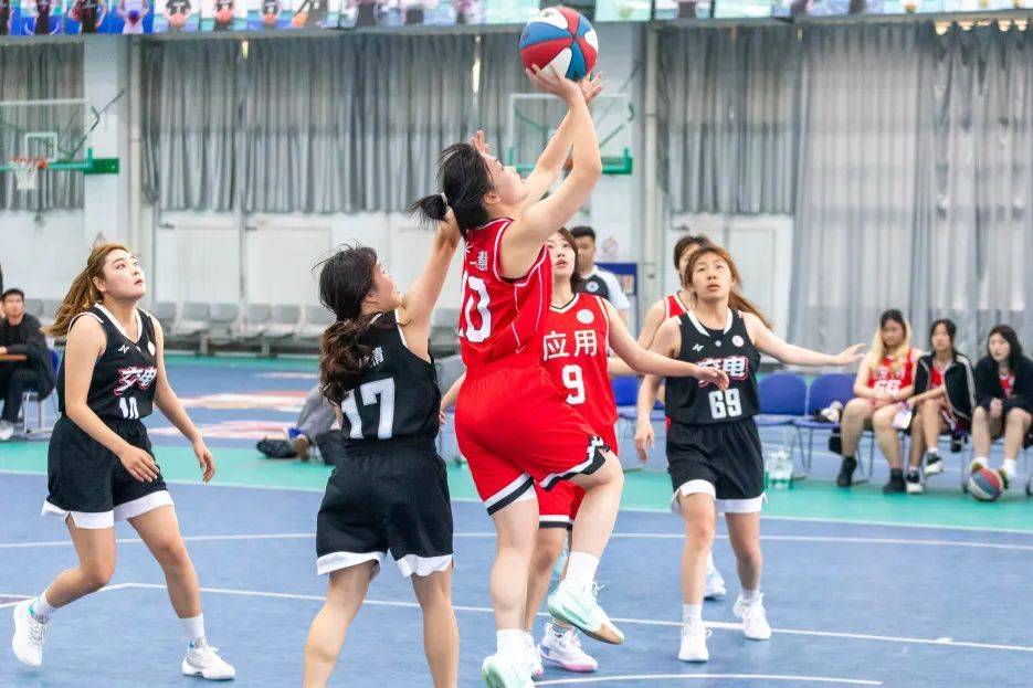 关于体育盛宴中,女子球队秀出飒爽英姿!的信息 关于体育盛宴中,女子球队秀出飒爽英姿!的信息