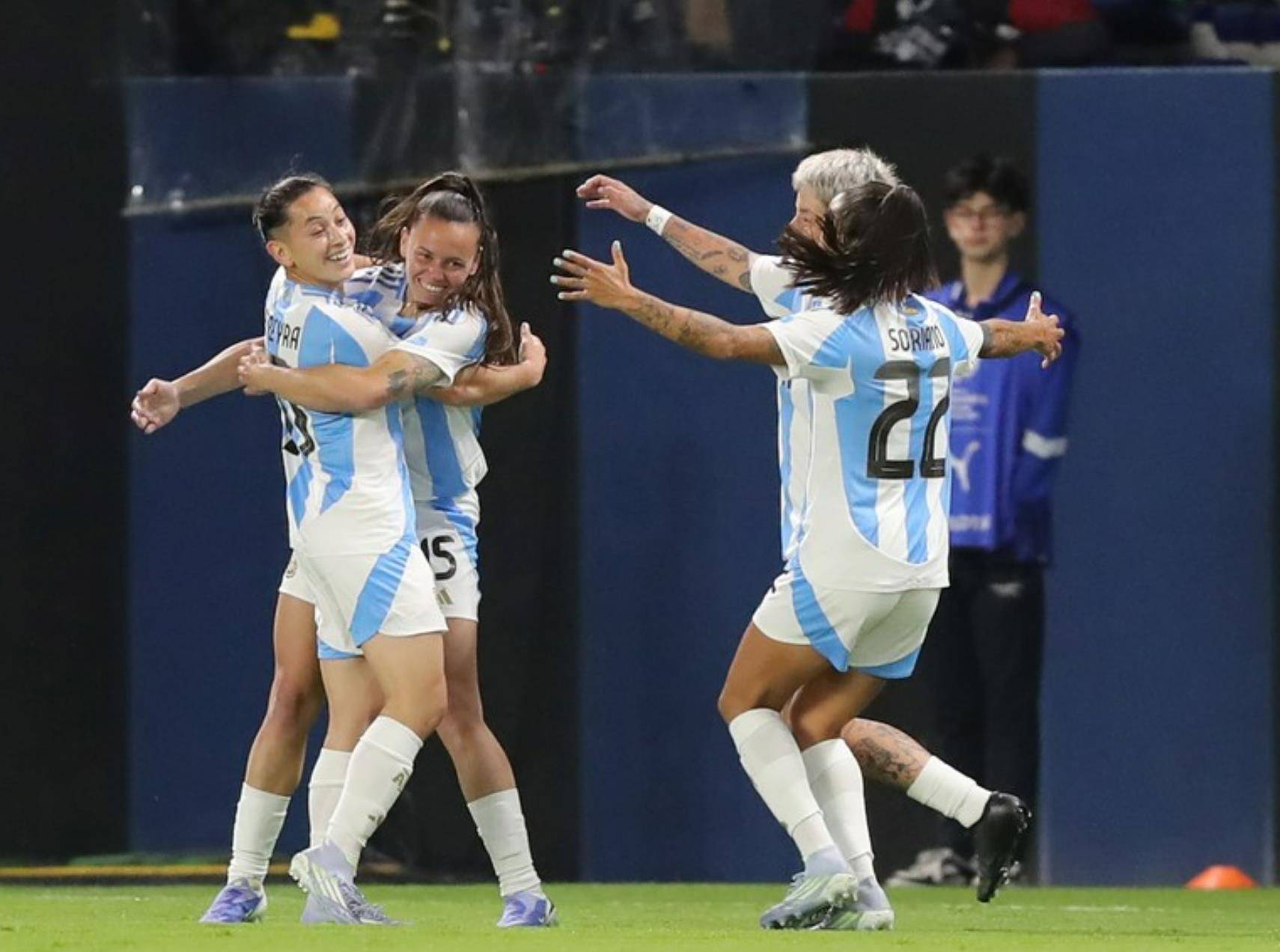 激动人心的美洲杯女足赛事报道的简单介绍 激动人心的美洲杯女足赛事报道的简单介绍