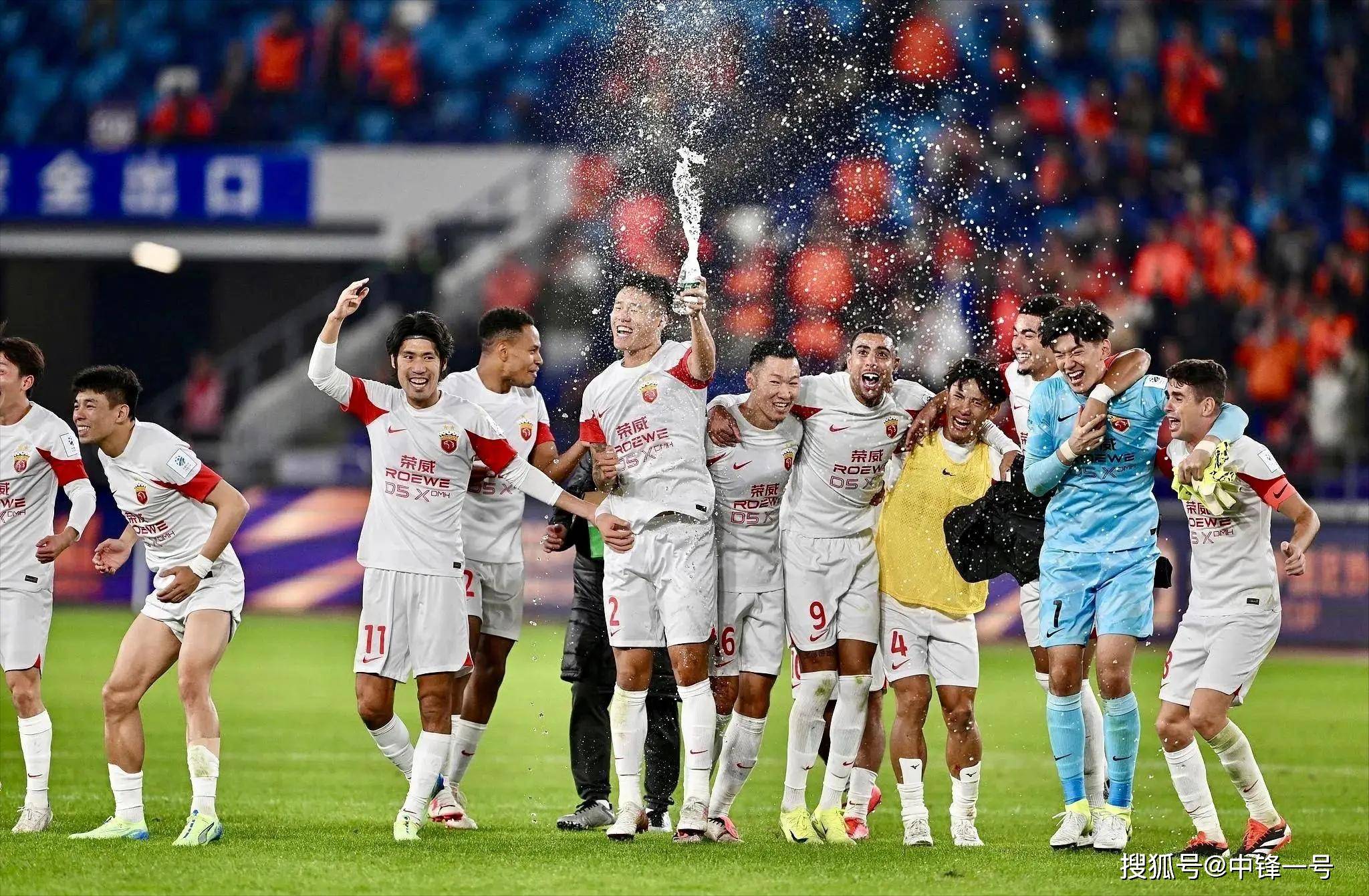 一场精彩的亚冠比赛呈现出火爆的对决的简单介绍 一场精彩的亚冠比赛呈现出火爆的对决的简单介绍