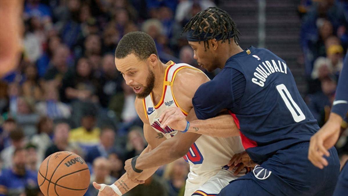 勇士内线碾压对手,库兹马独得分的简单介绍 勇士内线碾压对手,库兹马独得分的简单介绍