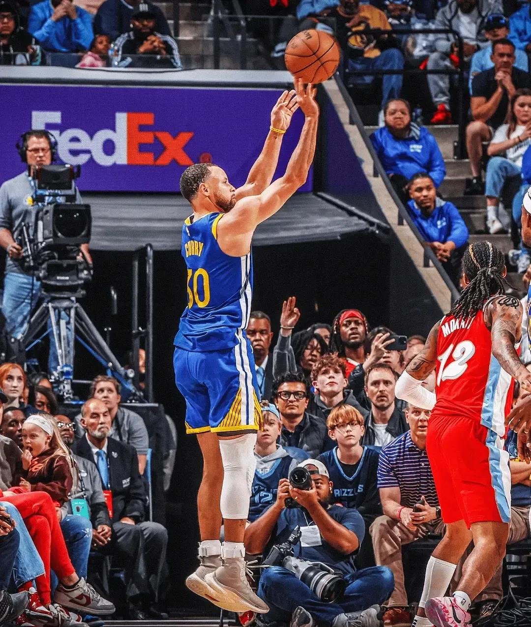 勇士内线碾压对手,库兹马独得分的简单介绍 勇士内线碾压对手,库兹马独得分的简单介绍