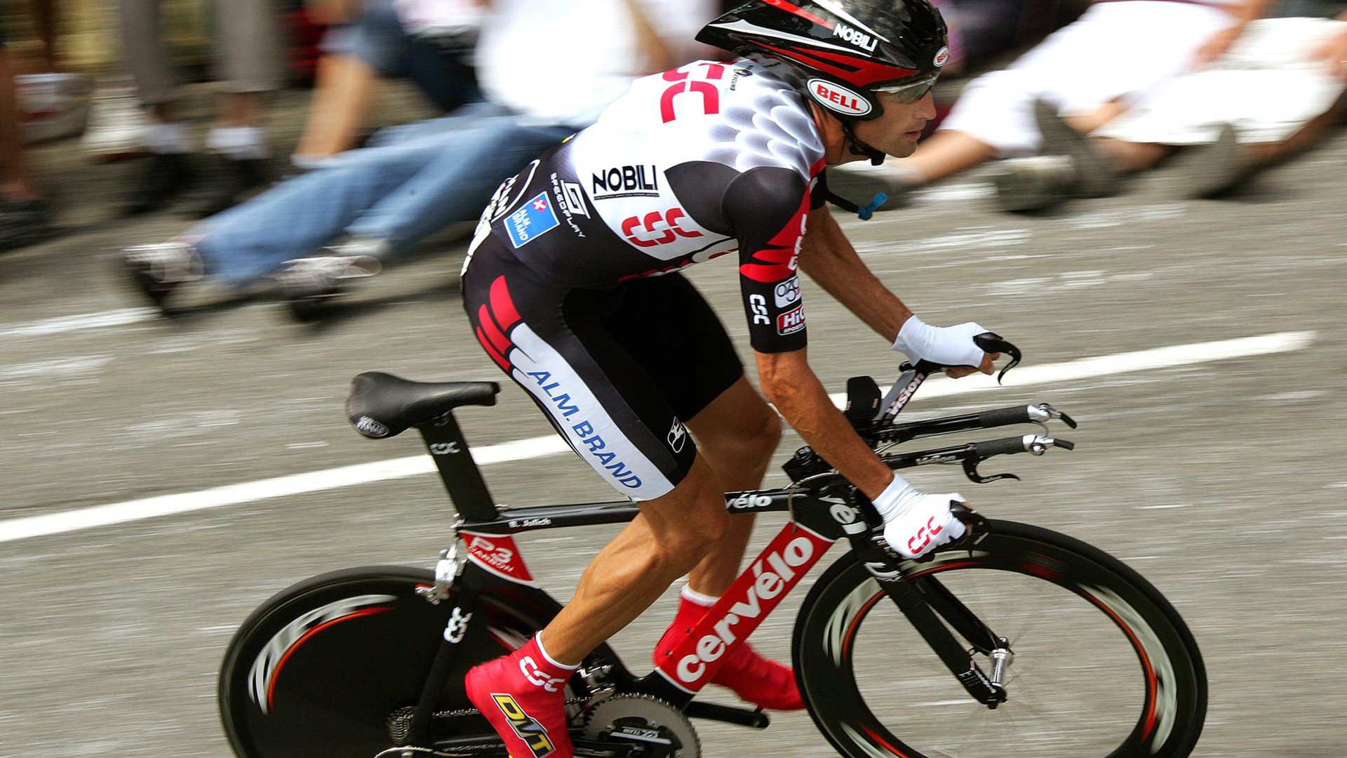 双星闪耀，从南美绿茵到NBA硬木，何为接管的真正定义？